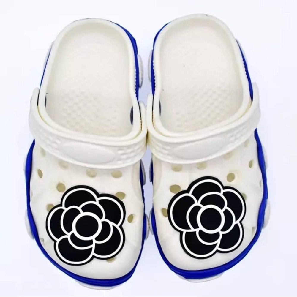 Famous CC flower insp croc charm